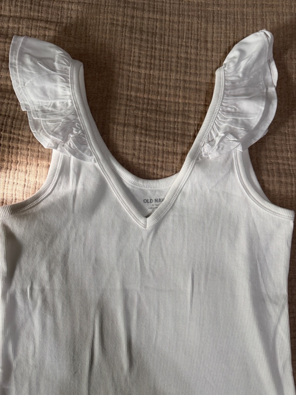 Old Navy White Ruffle Strap Ribbed V-Neck Tank - Picture 3 of 8
